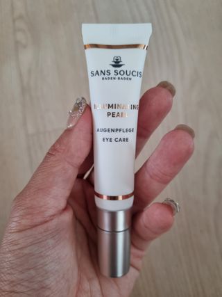 산수시 일루미네이팅 펄 영양 다크서클 스틱 아이 크림 케어 15ml — 5점을 준 리뷰어가 2021년 6월 올린 사용 사진
