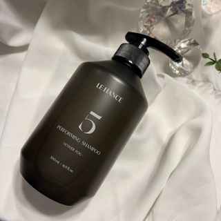 르핸스 퍼포밍 5 샴푸 비반트 포렛/베티버 포그 — 5점을 준 리뷰어가 2022년 12월 올린 사용 사진