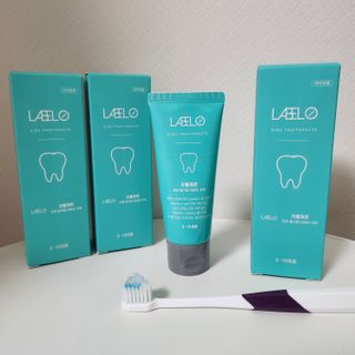 치과에서 쓰는 치약 _ 라벨제로 저불소 꼬마, 키즈, 유아, 베이비, 주니어 안전한 어린이치약 — 5점을 준 리뷰어가 2022년 12월 올린 사용 사진