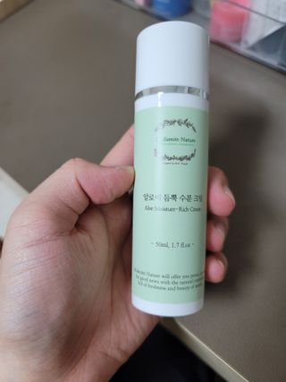 술람미네이처 자연주의 화장품ㅣ속보습 충전 + 민감/트러블 피부 진정 - 알로에 듬뿍 수분 크림 50ml — 5점을 준 리뷰어가 2022년 6월 올린 사용 사진