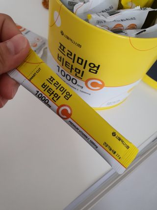 서울약사신협 프리미엄비타민C1000_2.5G x 100포 — 5점을 준 리뷰어가 2021년 5월 올린 사용 사진