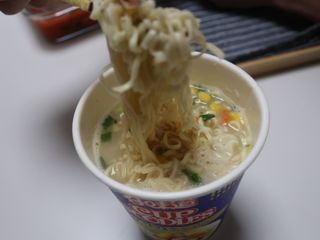 NISSIN 닛신 컵누들  4종 - 씨푸드오리지날, 씨푸드 스파이시, 씨푸드 커리, 씨푸드 XO소스 — 5점을 준 리뷰어가 2022년 11월 올린 사용 사진