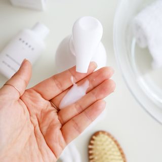 [HUREX] 휴렉스 볼류마이징 탈모완화 기능성 샴푸 본품+휴대용 — 4.5점을 준 리뷰어가 2021년 7월 올린 사용 사진
