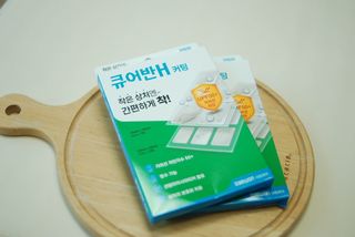 [큐어반H 커팅] 간편하게 떼서 쓰는 자외선차단 습윤밴드 (1팩/30매입) — 4.5점을 준 리뷰어가 2022년 11월 올린 사용 사진