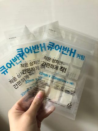 [큐어반H 커팅] 간편하게 떼서 쓰는 자외선차단 습윤밴드 (1팩/30매입) — 5점을 준 리뷰어가 2022년 11월 올린 사용 사진