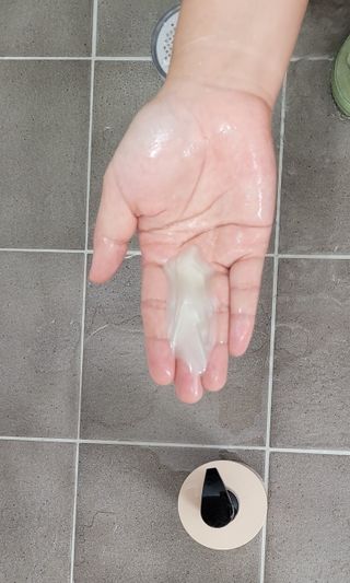 프리마인 더이상 뻣뻣하고 효과없는 탈모샴푸는 NO. 근본부터 케어하는 셀베이스 그린티샴푸(500ml) — 5점을 준 리뷰어가 2023년 5월 올린 사용 사진
