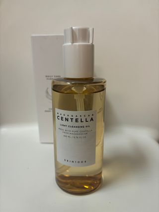 스킨1004 [SKIN1004] 마다가스카르 센텔라 라이트 클렌징 오일 200ml — 5점을 준 리뷰어가 2024년 8월 올린 사용 사진