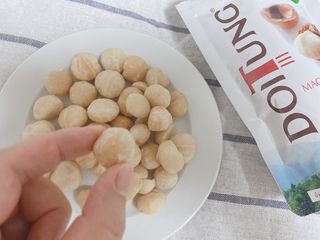 도이퉁 마카다미아 넛 90g  로얄 마카넛 오리지널 쏠트 허니 — 4.5점을 준 리뷰어가 2021년 3월 올린 사용 사진