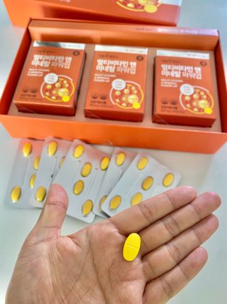 서울약사신협_내몸애발란스멀티비타민앤미네랄파워업_800mg x 90정 — 5점을 준 리뷰어가 2021년 8월 올린 사용 사진
