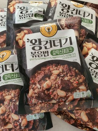 한성기업 무볼레 왕건더기 볶음밥 갈릭스테이크 — 5점을 준 리뷰어가 2021년 11월 올린 사용 사진