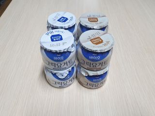 매일바이오 그릭요거트 오리지널 플레인 4개, 로스터리 커피믹스 4개 — 4.5점을 준 리뷰어가 2021년 12월 올린 사용 사진