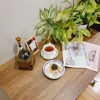 올맘 폴딩 모션테이블 6단계 높낮이조절 아이보리/다크브라운 — 5점을 준 리뷰어가 2021년 9월 올린 사용 사진