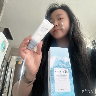 [스킨1004] 마다가스카르 센텔라 히알루-시카 워터핏 선세럼 50ml — 4점을 준 리뷰어가 2024년 5월 올린 사용 사진