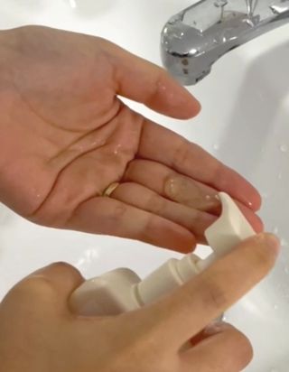 로우퀘스트 베리어 인핸싱 클렌저 190ml — 5점을 준 리뷰어가 2023년 10월 올린 사용 사진