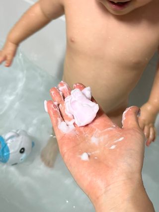 주식회사 권브라더스 [권브라더스] 목욕놀이 필수템, 핑키공주 유아버블클렌저 300ml 대용량 몽글몽글 구름 속 딸기향 — 5점을 준 리뷰어가 2022년 1월 올린 사용 사진