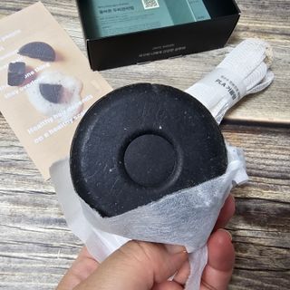 free [아토르] 9종 임상완료 아토르 다름 샴푸바_블랙  프리미엄 두피 케어 샴푸바 — 5점을 준 리뷰어가 2024년 5월 올린 사용 사진