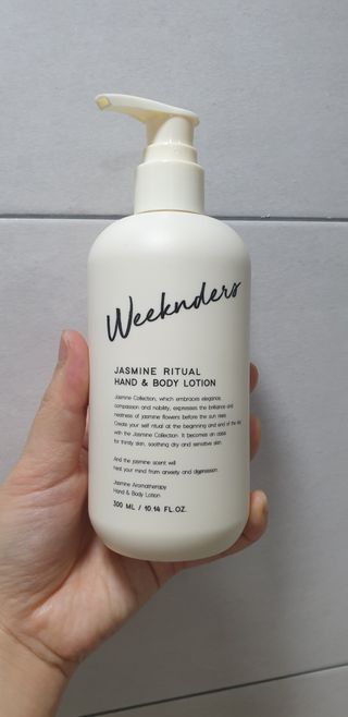 [위켄더스] 끈적임 없이 수분감을 채워주는 핸드& 바디로션 1종 랜덤발송 — 5점을 준 리뷰어가 2022년 5월 올린 사용 사진