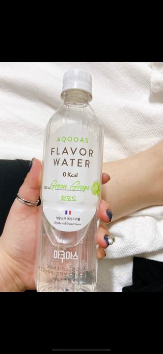 아쿠아스 플레이버워터 ★[아쿠아스] 제로칼로리 플레이버워터 복숭아/청포도 1BOX 20개입 — 5점을 준 리뷰어가 2021년 4월 올린 사용 사진