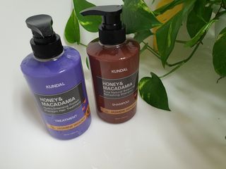 쿤달 [KUNDAL 공식] 프리미엄 헤어 케어 스페셜 세트 샴푸 500ml &amp; 트리트먼트 500ml — 5점을 준 리뷰어가 2021년 3월 올린 사용 사진