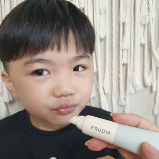 [후르디아] 올리브영 착한보습 비건 립버터 2종 — 5점을 준 리뷰어가 2021년 10월 올린 사용 사진