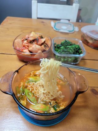 [풀무원] 자연은맛있다 정면, 백면, 홍면  세트 — 5점을 준 리뷰어가 2021년 4월 올린 사용 사진