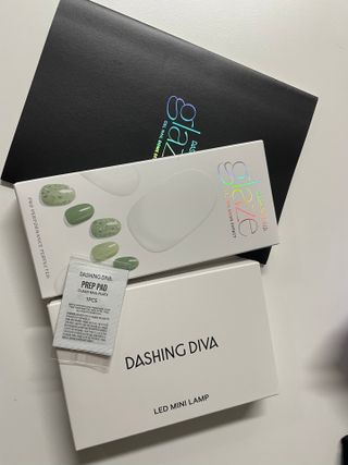 데싱디바 글레이즈 젤네일 스노쿨링 네일_5종 중 택 1 — 5점을 준 리뷰어가 2021년 8월 올린 사용 사진