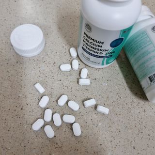 서울약사신협 네이처픽_칼슘마그네슘비타민D_1,305mg x 120캡슐 — 4점을 준 리뷰어가 2021년 9월 올린 사용 사진