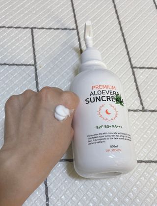 [닥터문] 프리미엄 알로에베라 선크림 500ml — 4.5점을 준 리뷰어가 2022년 6월 올린 사용 사진