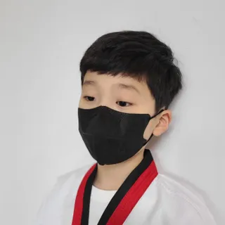 [심폐소생소] 오늘의마스크 KF94 소형 초등학생 어린이 마스크 — 5점을 준 리뷰어가 2021년 11월 올린 사용 사진