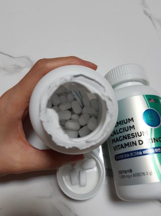 서울약사신협 네이처픽_칼슘마그네슘비타민D_1,305mg x 120캡슐 — 5점을 준 리뷰어가 2021년 9월 올린 사용 사진