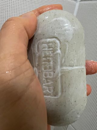 제이제이바이오 허브마사지바 올인원 알약비누 — 5점을 준 리뷰어가 2022년 2월 올린 사용 사진