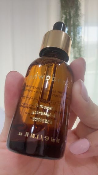 스킨큐어 산다화 비타민c 화이트닝 에센스 30ml — 5점을 준 리뷰어가 2024년 1월 올린 사용 사진
