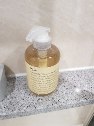 빅그린 안티 헤어로스 탈모 카렌듈라 바이옴 샴푸 500ml (지성두피용) — 4.5점을 준 리뷰어가 2022년 7월 올린 사용 사진