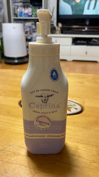 카프리나 산양밀크 모이스춰라이징 바디로션 350ml(라벤더향) — 5점을 준 리뷰어가 2023년 5월 올린 사용 사진