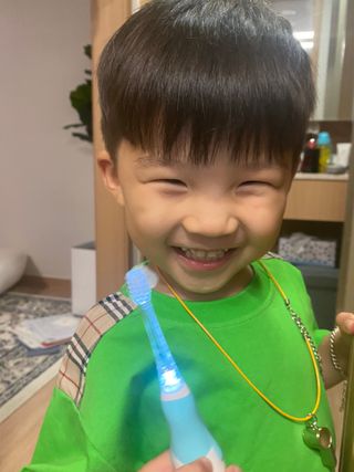 [오라덴스] 99.9 항균 칫솔모_키즈 진동칫솔 2,3단계 중 택 1 — 5점을 준 리뷰어가 2021년 7월 올린 사용 사진