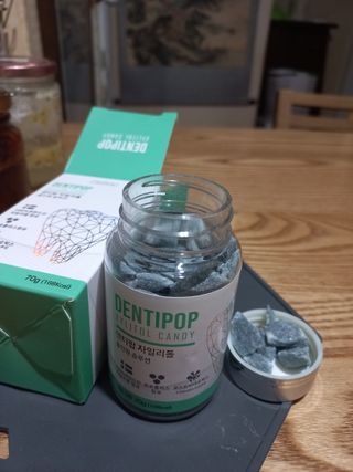 작심연구소 구취제거+충치예방+치아화이트닝 마법의 캔디 덴티팝3종(맛 랜덤 발송) — 5점을 준 리뷰어가 2022년 5월 올린 사용 사진