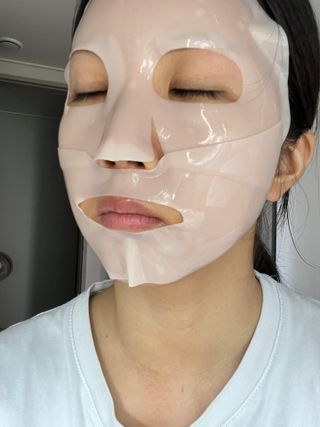[올리브영] 웰더마 프리미엄 레티놀 콜라겐 리프팅 리스토어 피팅마스크 4매 — 5점을 준 리뷰어가 2025년 7월 올린 사용 사진
