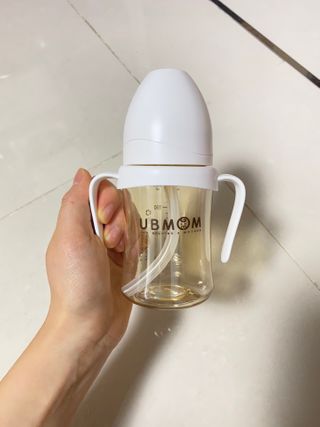 유비맘 샘방지 PPSU 빨대컵_컬러 랜덤 발송 — 5점을 준 리뷰어가 2020년 12월 올린 사용 사진