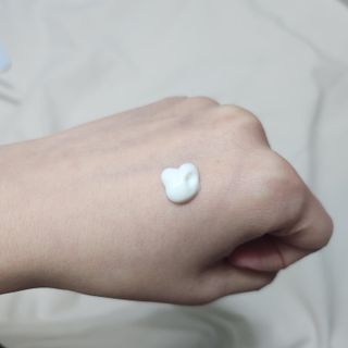 [스킨1004] 마다가스카르 센텔라 히알루-시카 워터핏 선세럼 50ml — 5점을 준 리뷰어가 2024년 5월 올린 사용 사진