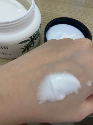 버텍스넘버원 버텍스 넘버원 햄프씨드오일 핸드밤, 바디크림 — 5점을 준 리뷰어가 2022년 3월 올린 사용 사진