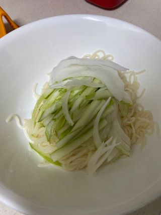 [한면원] 비빔국수 2인분 — 4점을 준 리뷰어가 2022년 7월 올린 사용 사진