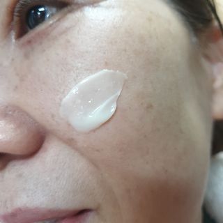 [NEW 탄력유턴 아이크림] AHC 유스 래스팅 리얼 아이크림 포 페이스 — 5점을 준 리뷰어가 2021년 2월 올린 사용 사진