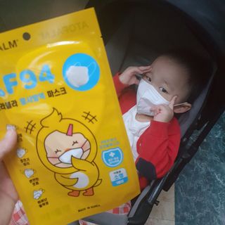 아토팜 블라블라 황사방역 마스크 KF94 — 5점을 준 리뷰어가 2021년 10월 올린 사용 사진