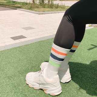 사이즈가 있는 양말 필로이 운동하기 좋은 날!_스포츠 크루 양말 4족 세트_남여 각각 (S,M,L)_컬러 랜덤 발송 — 5점을 준 리뷰어가 2022년 5월 올린 사용 사진