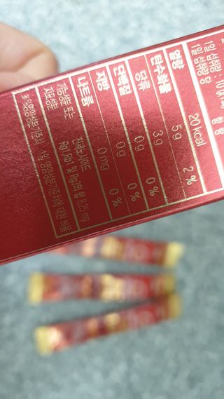 힘내라김홍삼 하루홍삼정스틱 10g x 10포 — 4점을 준 리뷰어가 2021년 4월 올린 사용 사진