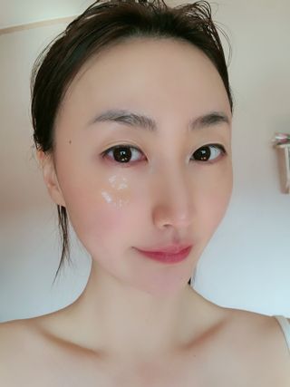 아이앤립 / EYENLIP 아이앤립 24K 골드 N 펩타이드 앰플 크림 — 4점을 준 리뷰어가 2021년 4월 올린 사용 사진