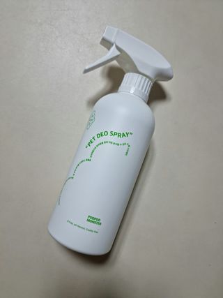 [푸푸몬스터](선물세트) 비건 펫 데오 스프레이(탈취제) 500ml (유향/무향 택 1)+산책 물통+메시지카드 — 4점을 준 리뷰어가 2022년 8월 올린 사용 사진