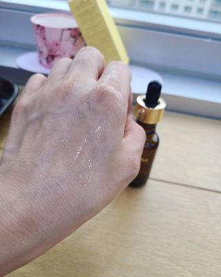 스킨큐어 산다화 비타민c 화이트닝 에센스 30ml — 5점을 준 리뷰어가 2021년 8월 올린 사용 사진