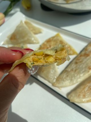 (주)성경순만두 곤약만두.콘치즈만두,삼각당면만두,당면 야끼만두,대구전통 납작만두,떡뽁이 매콤소스,달콤소스 — 5점을 준 리뷰어가 2023년 4월 올린 사용 사진