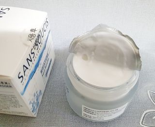 산수시 아쿠아 베네핏 24h 수부지 물광 속건조 수분크림 50ml — 5점을 준 리뷰어가 2021년 6월 올린 사용 사진